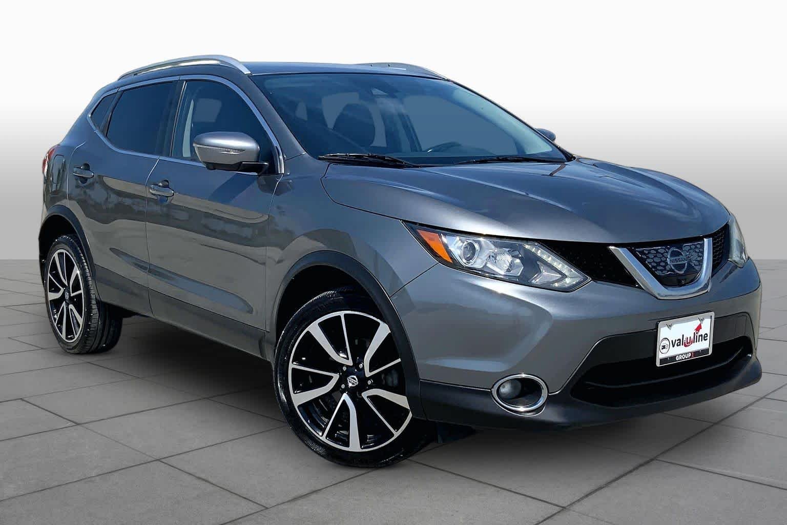 Used 2018 Gun Metallic Nissan SL image 3