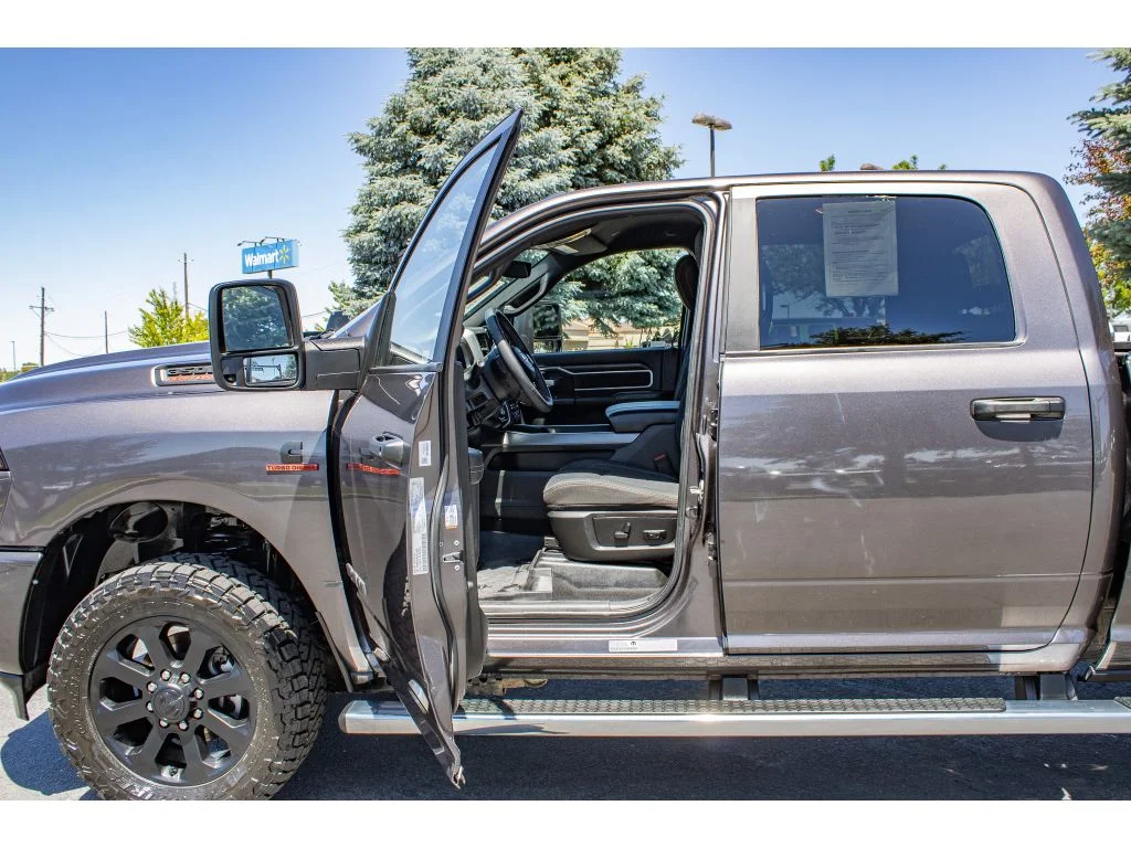 Used 2025 Granite Crystal Metallic Clearcoat Ram Big Horn image 28