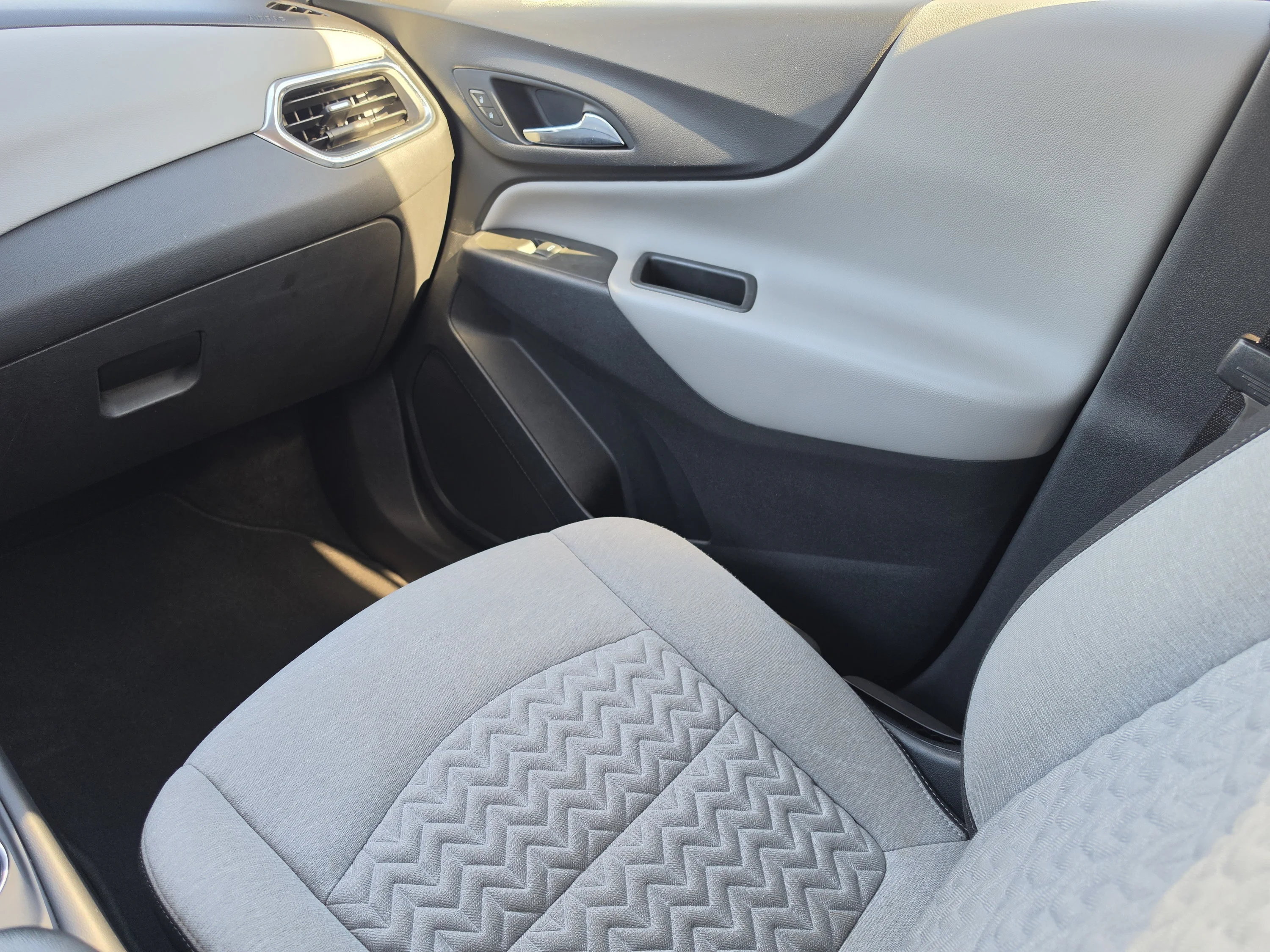 Used 2024 Summit White Chevrolet LT image 22