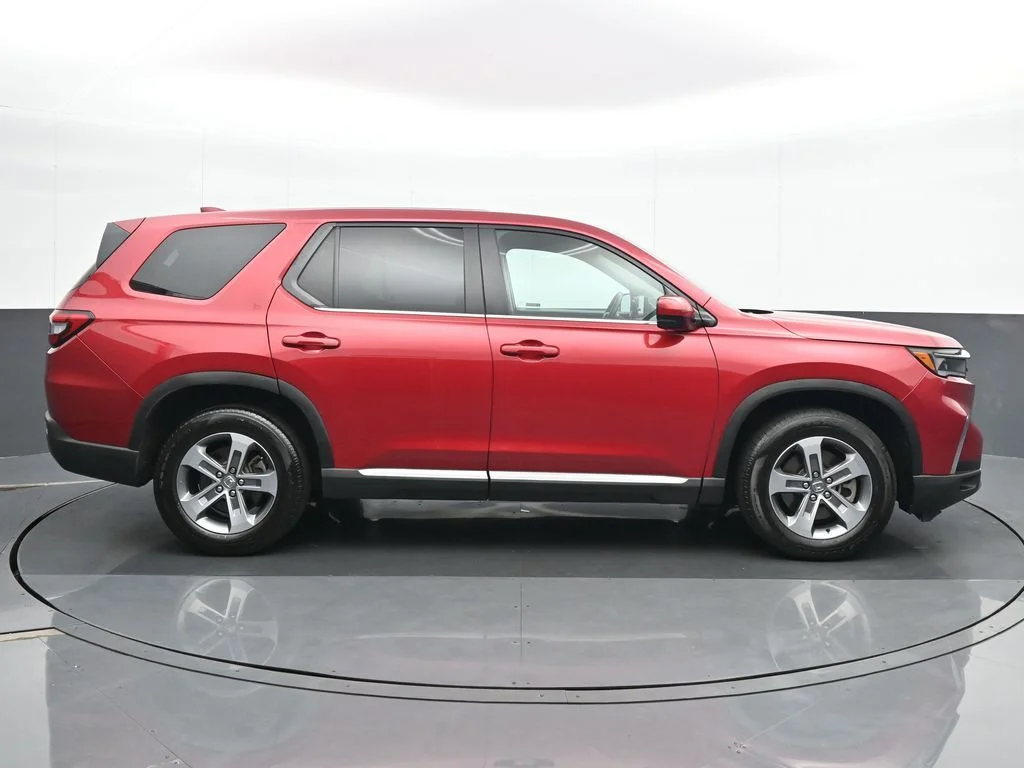 Used 2023 Red Honda EX-L image 7