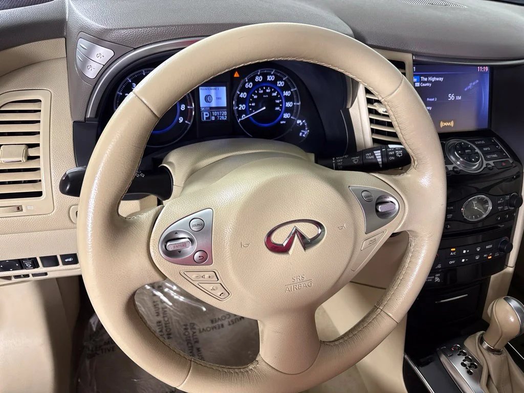 Used 2014 White INFINITI Base image 29