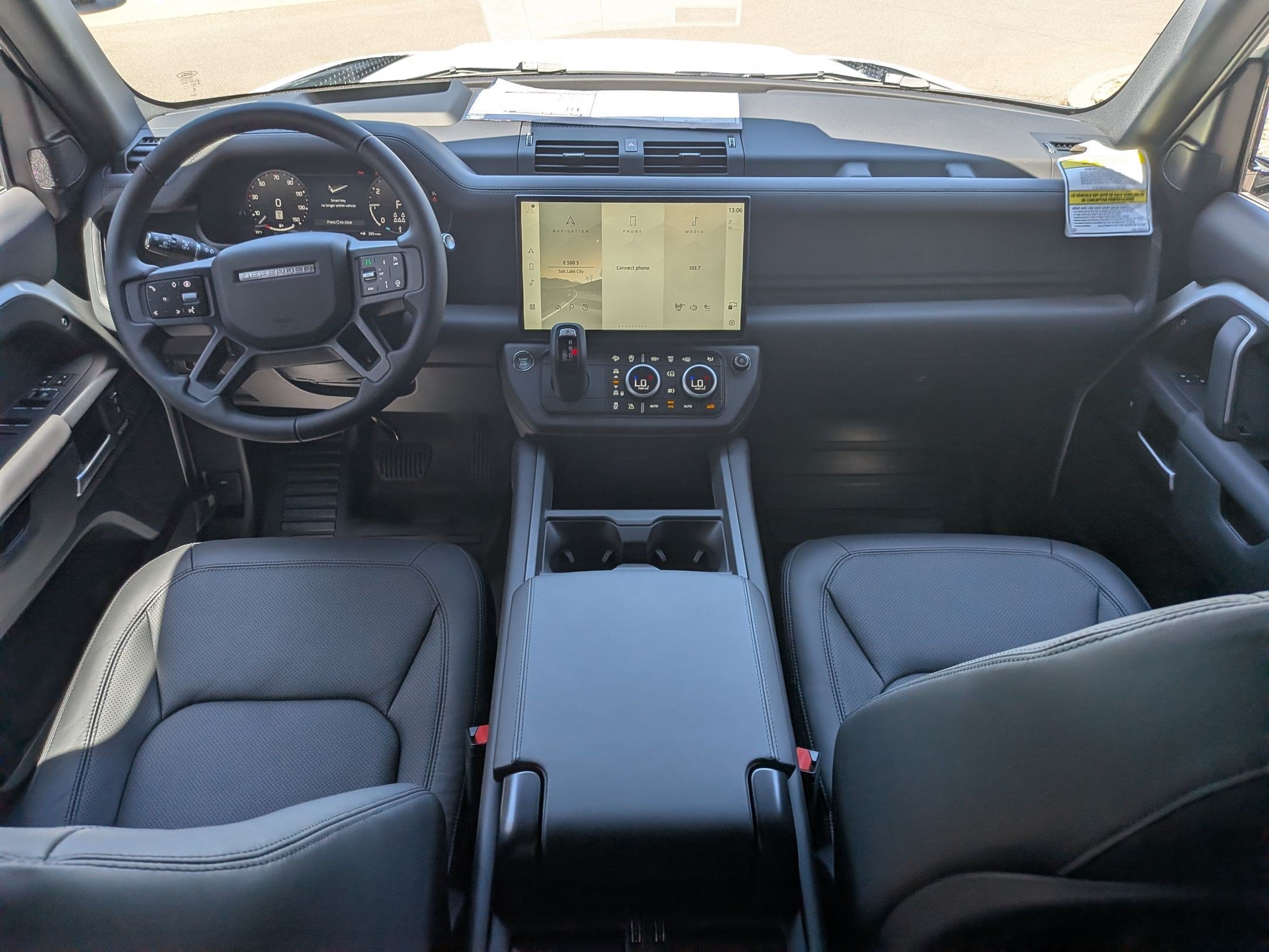 New 2026 Fuji White Land Rover P400 X-Dynamic SE image 24