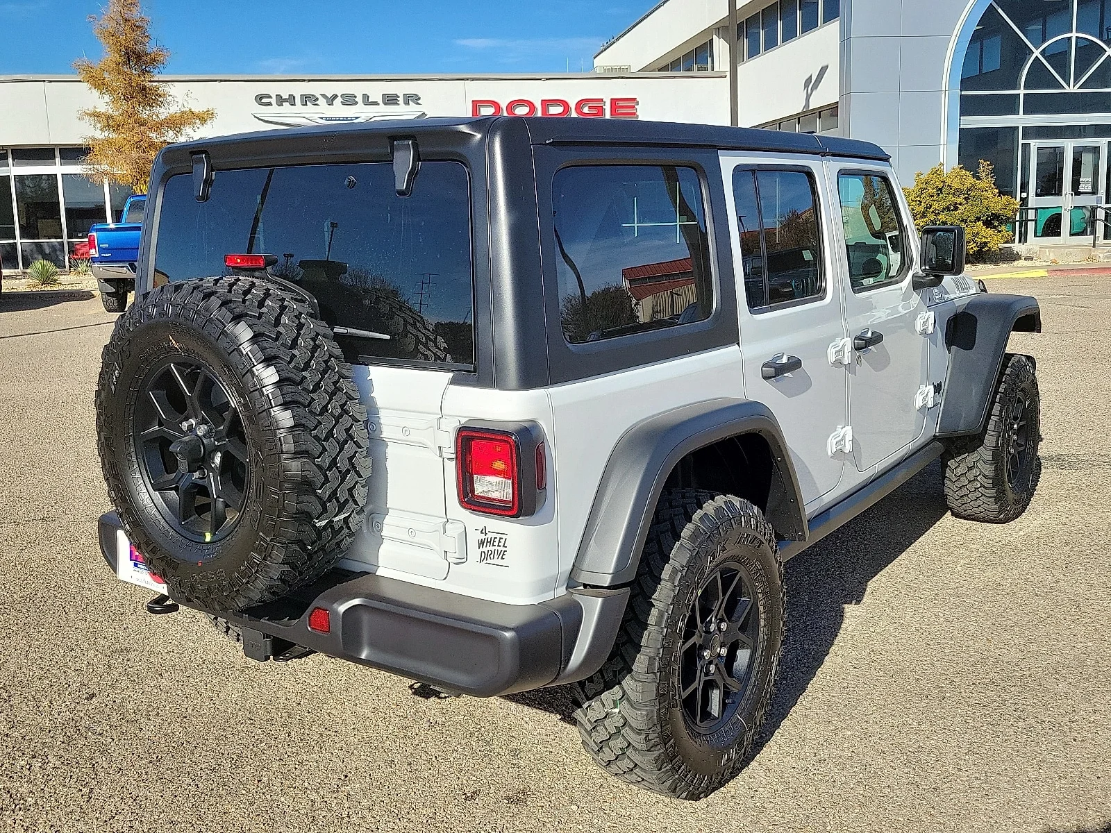 New 2026 PW7 Bright Whit Jeep 4-DOOR WILLYS image 4
