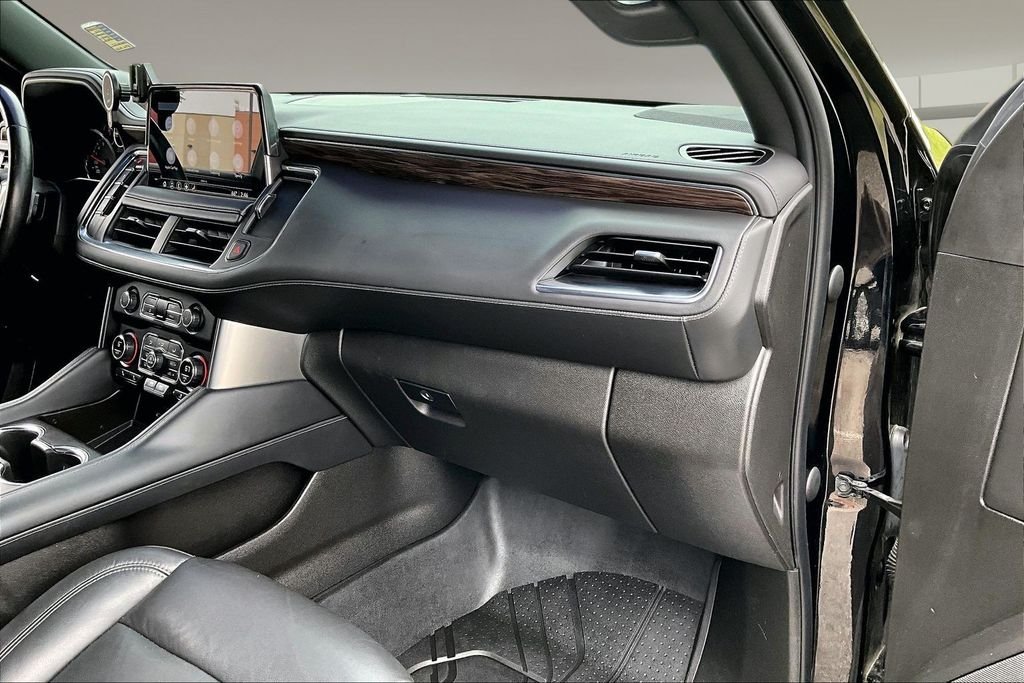Used 2021 Black Chevrolet Z71 image 16