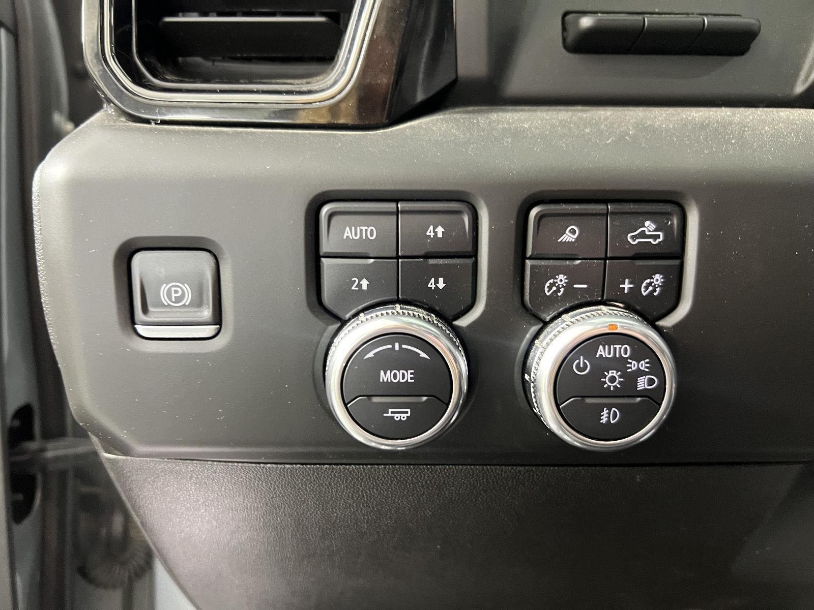 Used 2025 Sterling Metallic GMC AT4 image 17