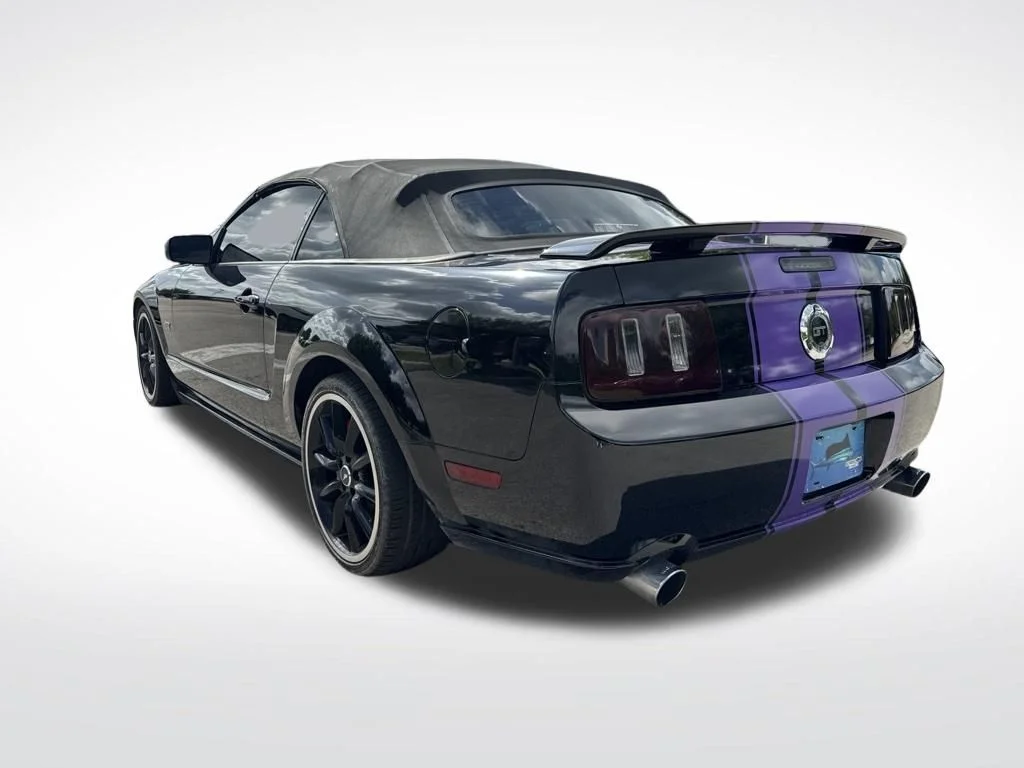 Used 2006 Black Clearcoat Ford  image 6