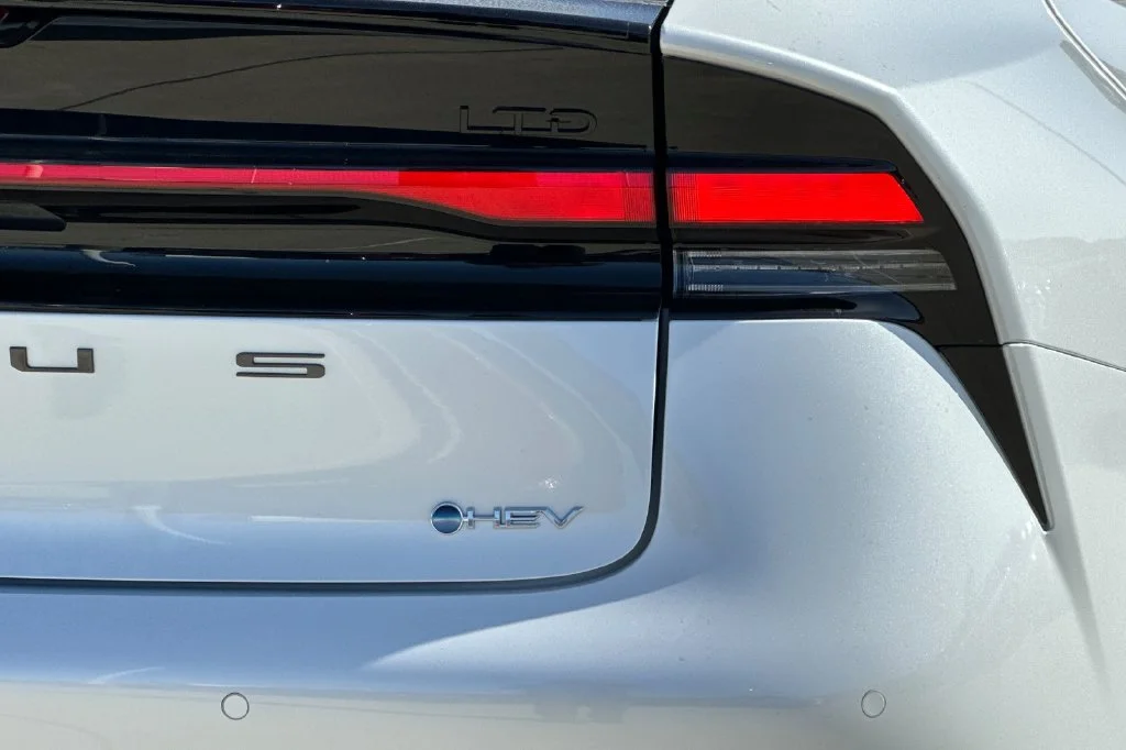 New 2027 Wind Chill Pearl <sup>1</sup> Toyota  Limited AWD image 31