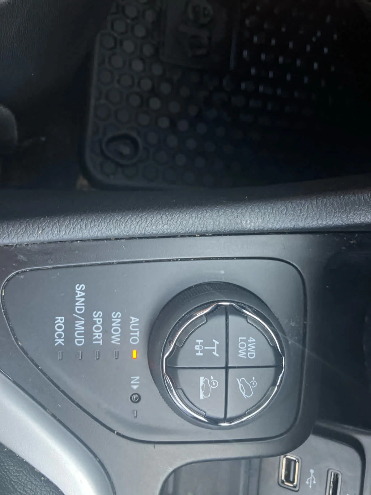 Used 2015 Granite Crystal Metallic Clearcoat Jeep Trailhawk image 24