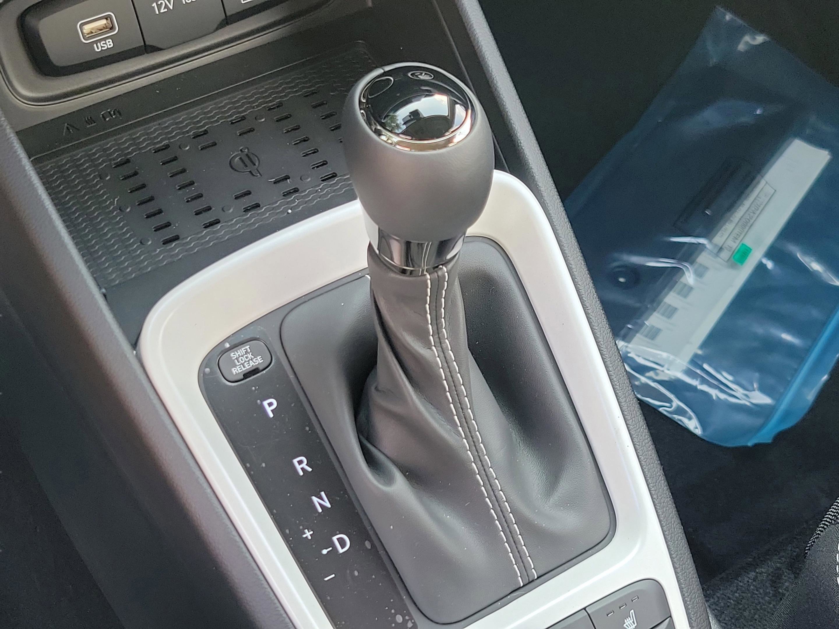 2025 Hyundai Venue Limited - Photo 23