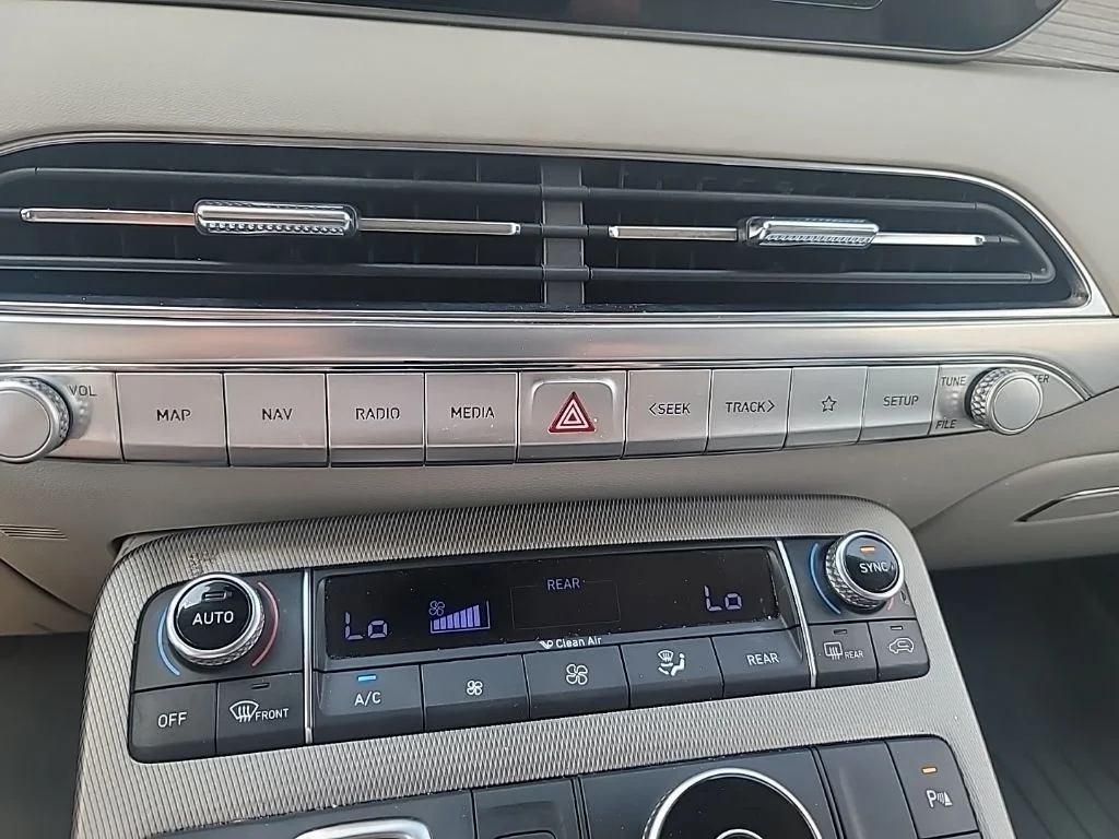 Used 2022 White Hyundai Calligraphy image 19