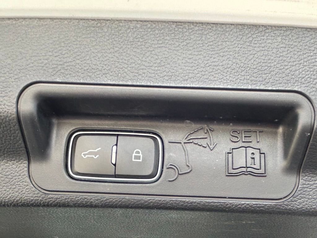 Used 2022 White Ford XLT image 22