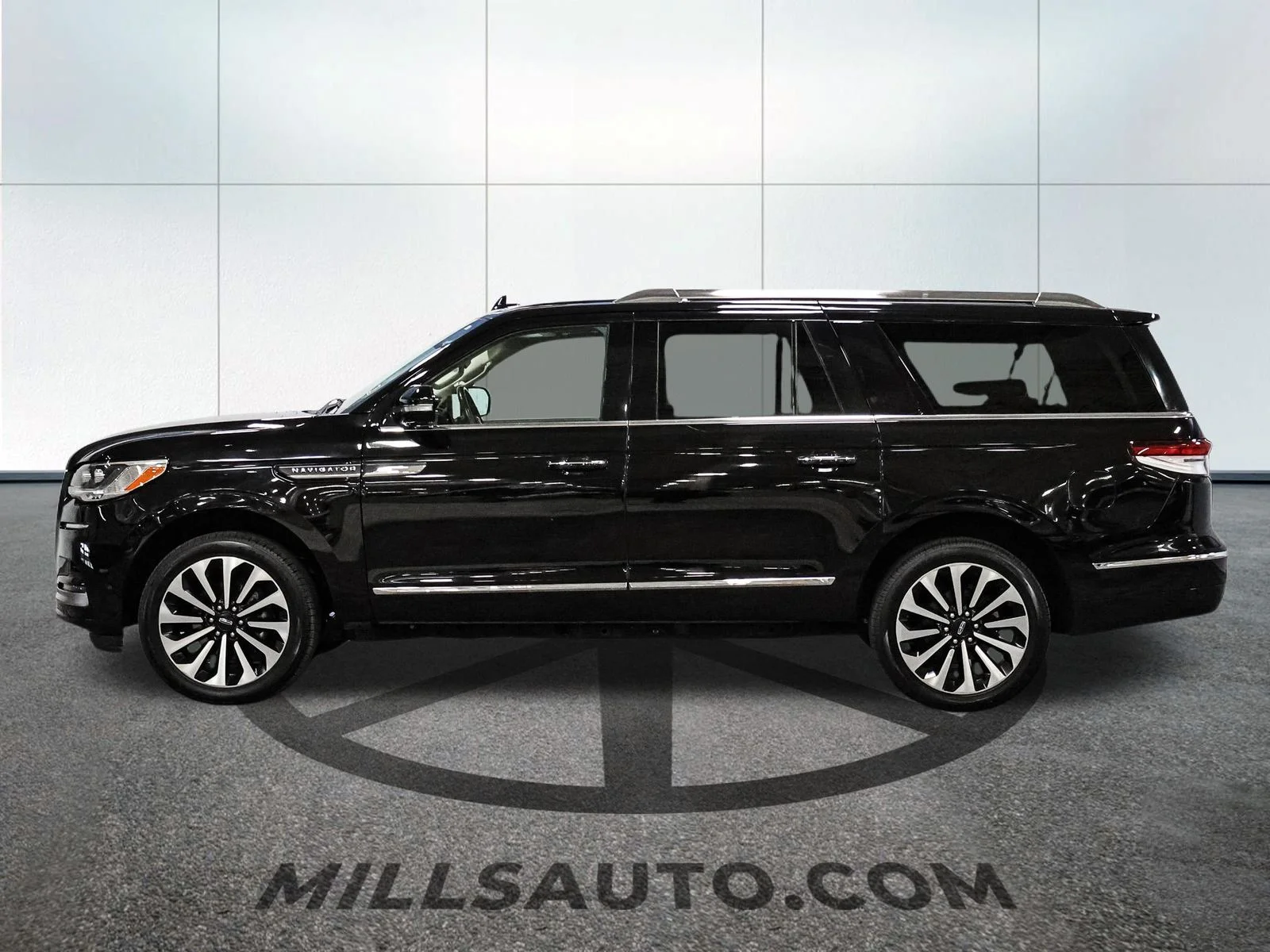 Used 2022 Black Lincoln Reserve image 3