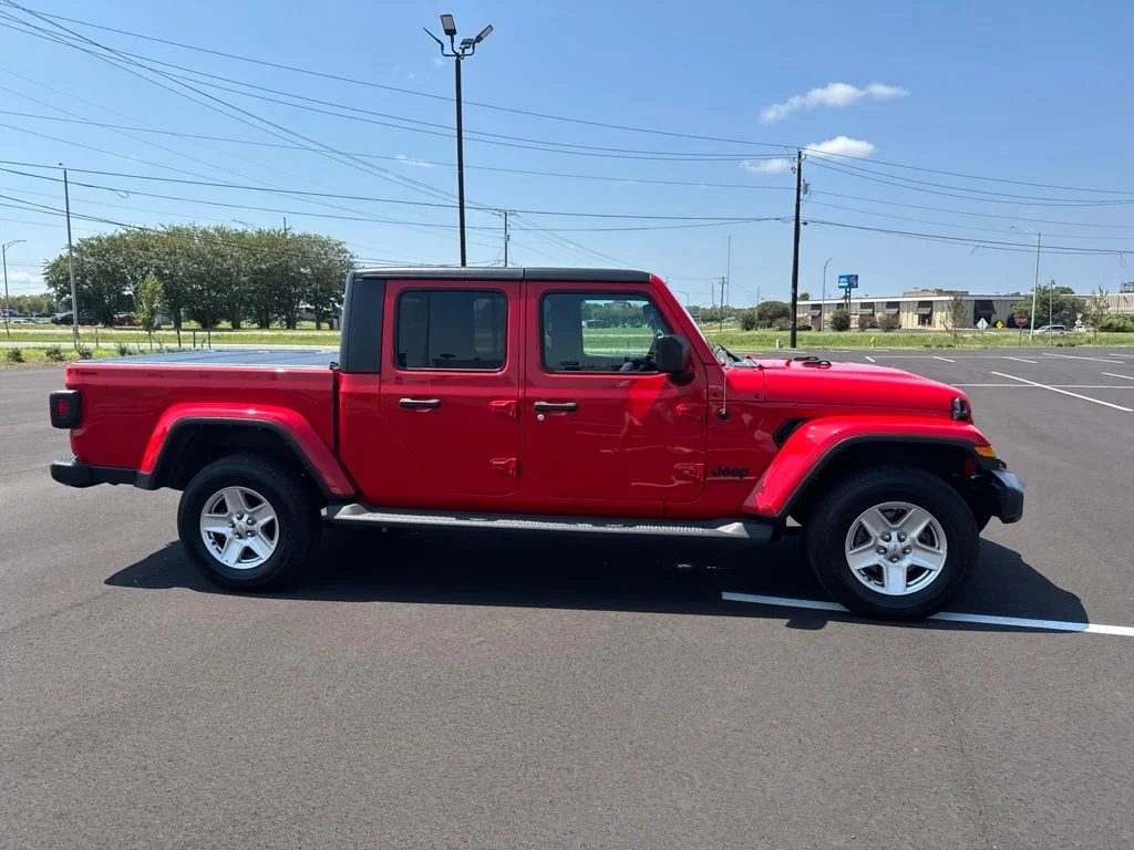 Used 2023 Red Jeep Sport S image 16