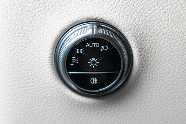 Used 2026 White Mercedes-Benz GLC 300 image 23