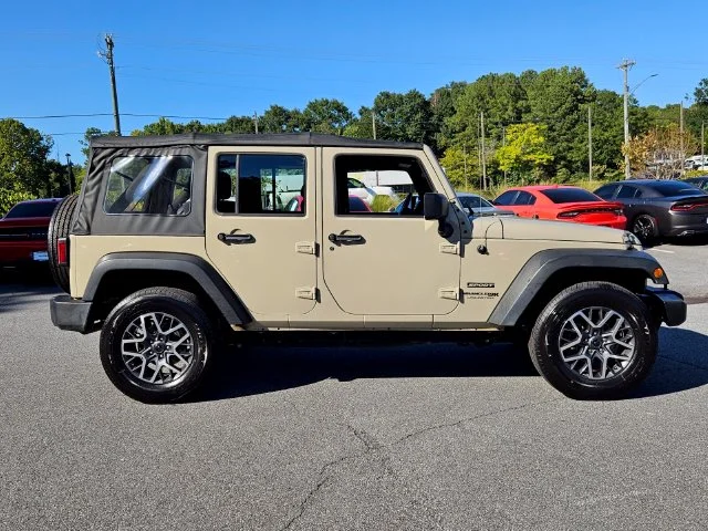 Used 2018  Jeep Unlimited Sport image 6