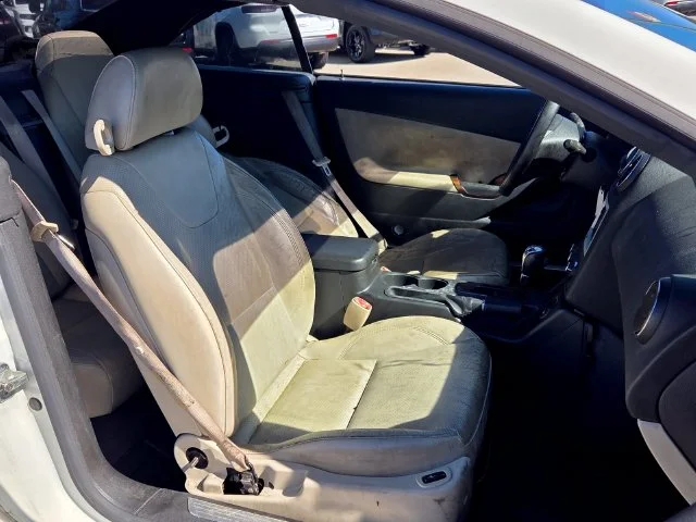 Used 2006 White Pontiac GT image 15