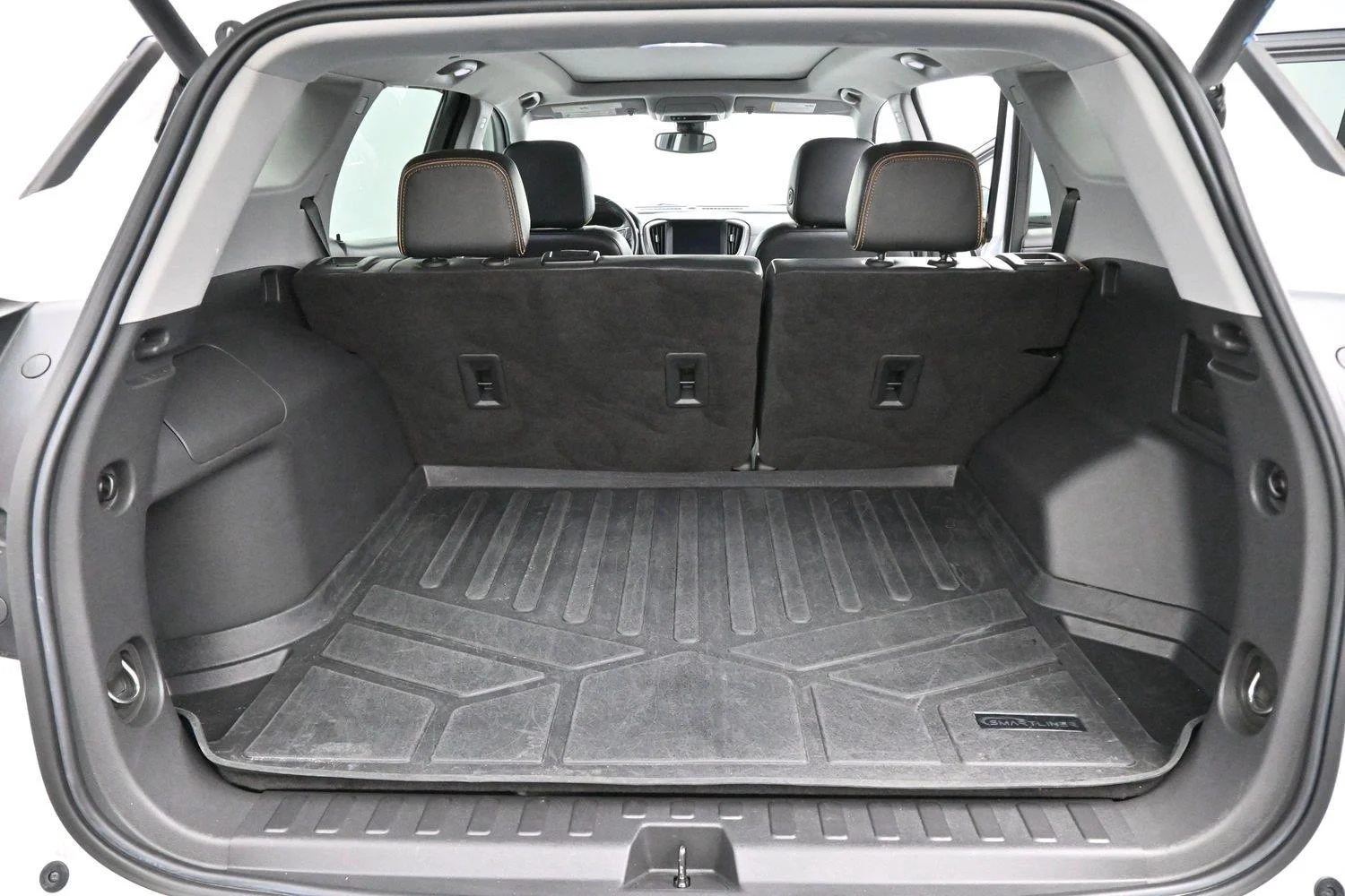 Used 2022 Summit White GMC AT4 image 9