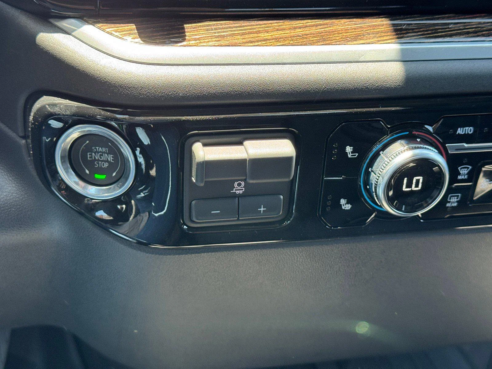 New 2026 Onyx Black GMC Elevation image 19
