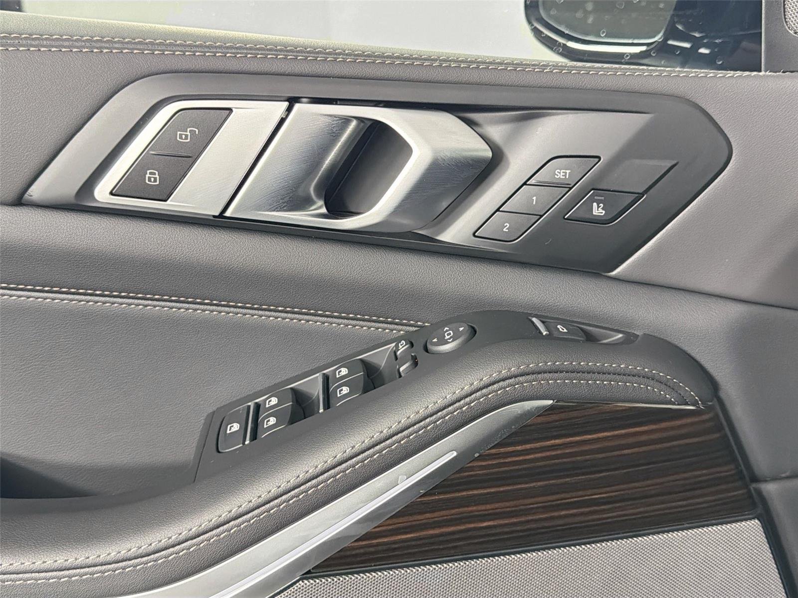 New 2026 Black Sapphire Metallic BMW xDrive40i image 33