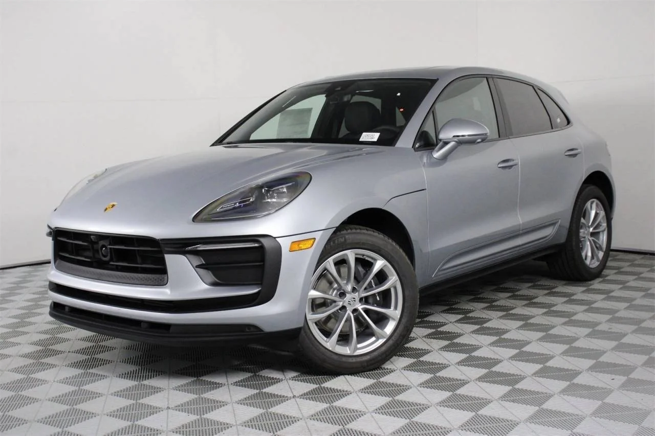 2026 Porsche Macan -'s photo