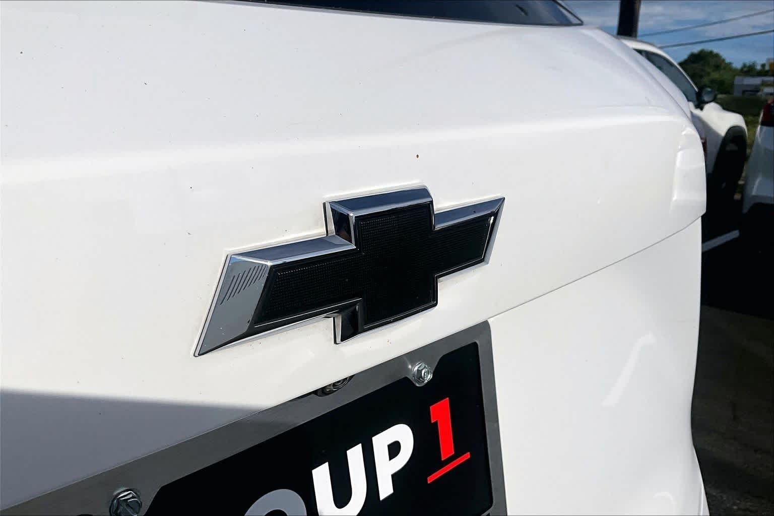 Used 2024 Summit White Chevrolet LT image 31