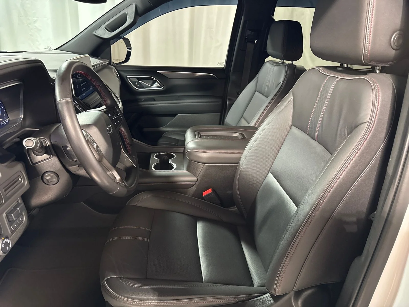 Used 2022 Summit White Chevrolet RST image 3