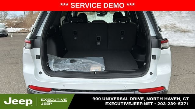 New 2026 Bright White Clear-Coat Exterior Paint Jeep Altitude image 25