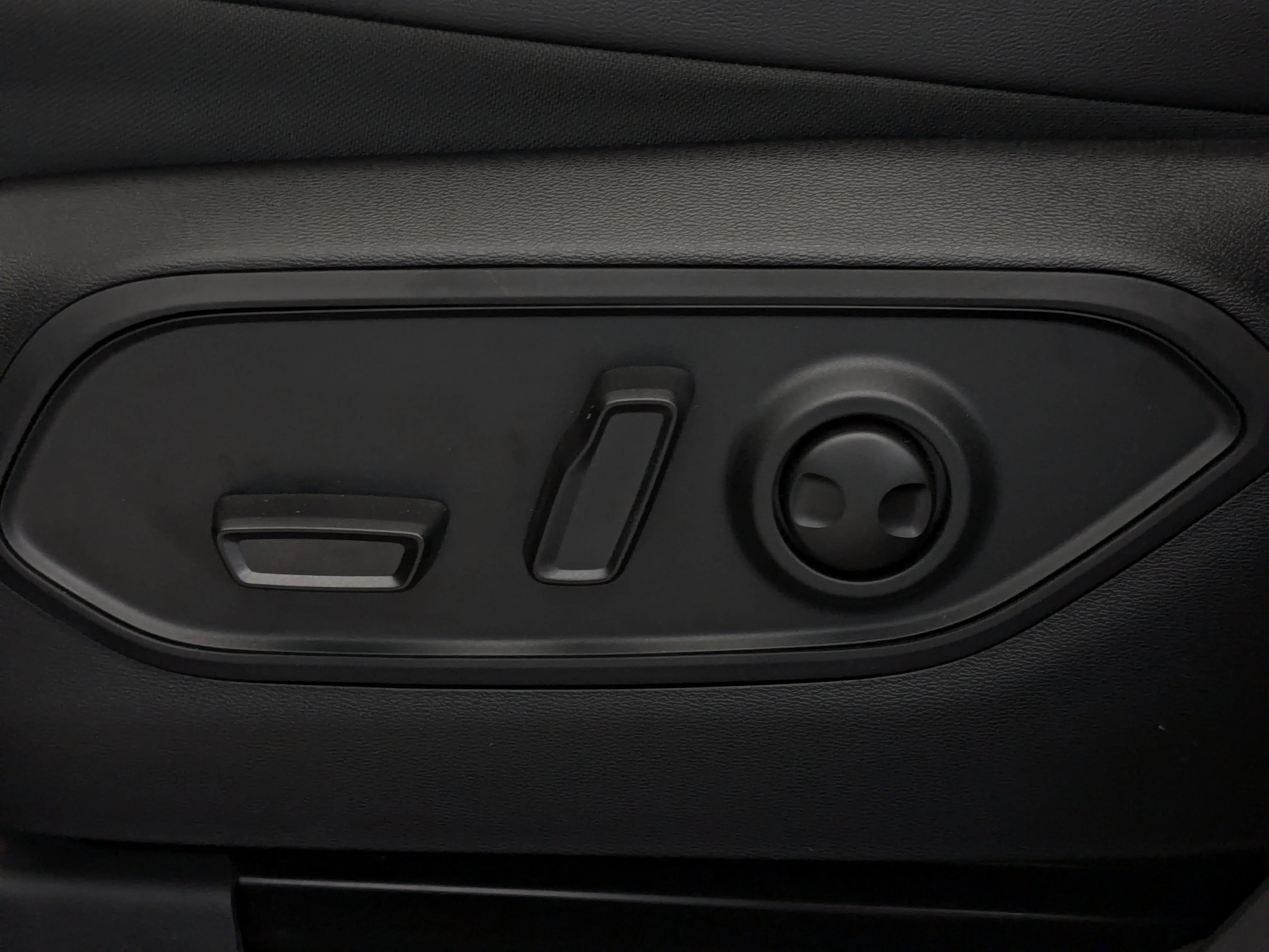 New 2026 Black Jeep Limited - - 1.6L Hybrid - Tech Group - Navigation - 9 Speakers - Hands-free Liftgate & More image 17