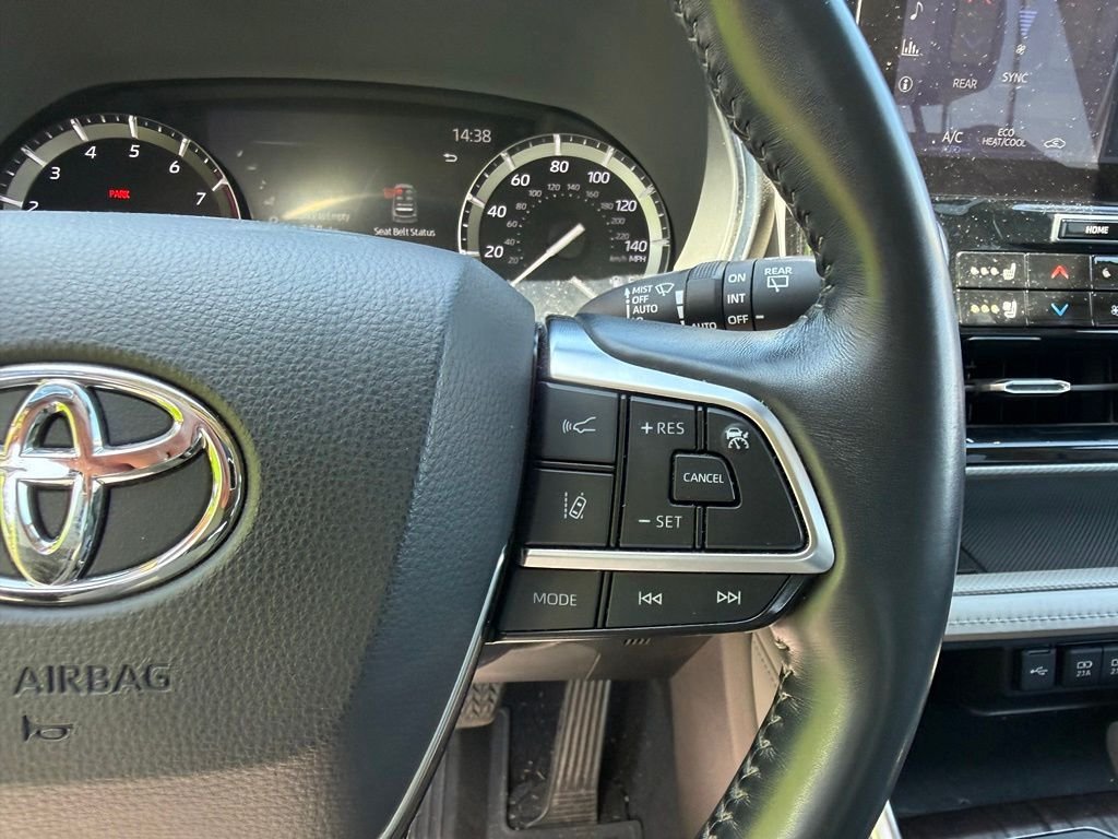 Used 2021 Blizzard Pearl Toyota Platinum image 11