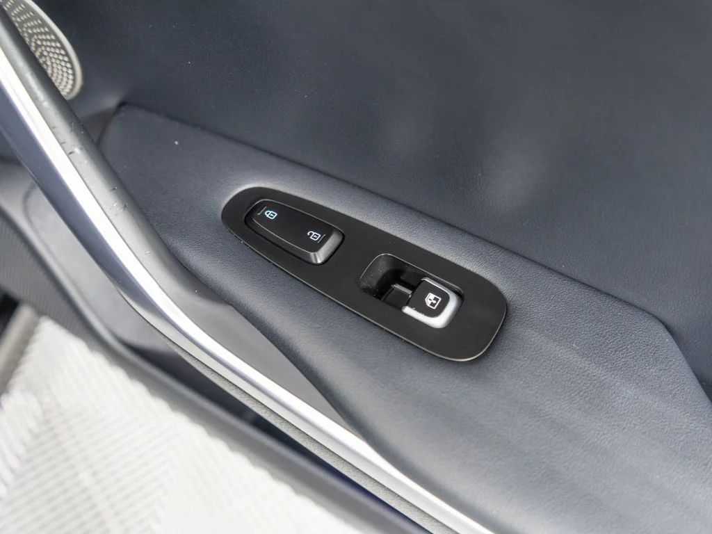 Used 2018 Black Kia Premium image 9