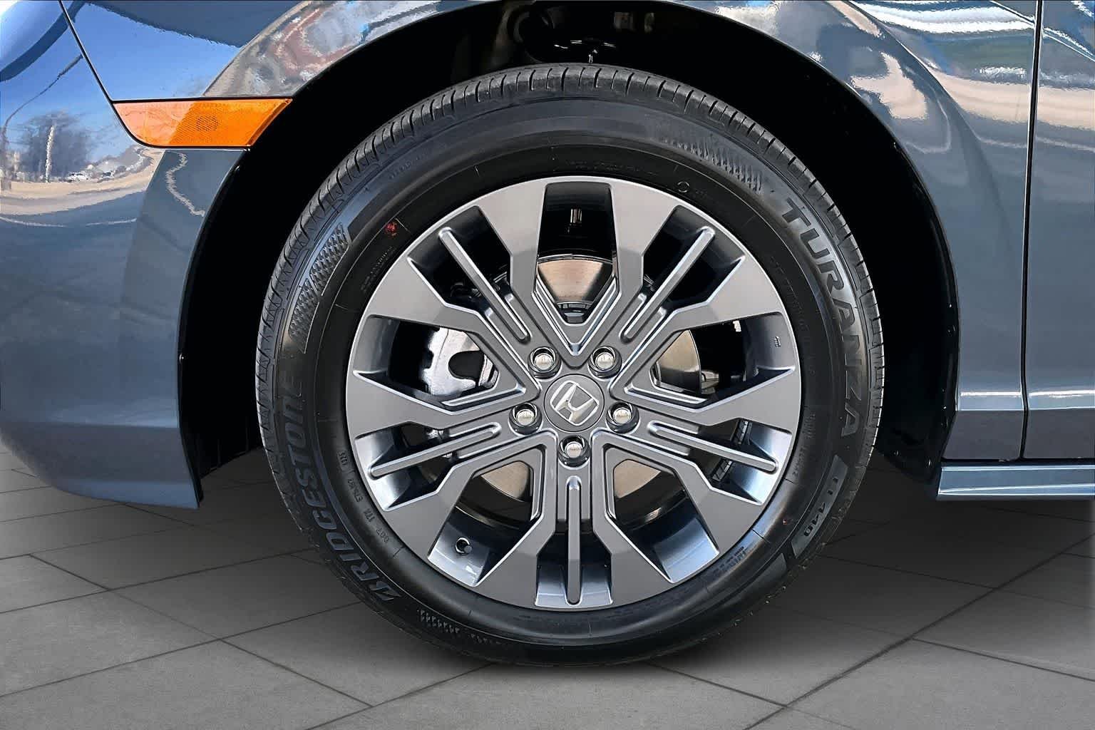 Used 2026 Smoke Blue Pearl Honda Touring image 11