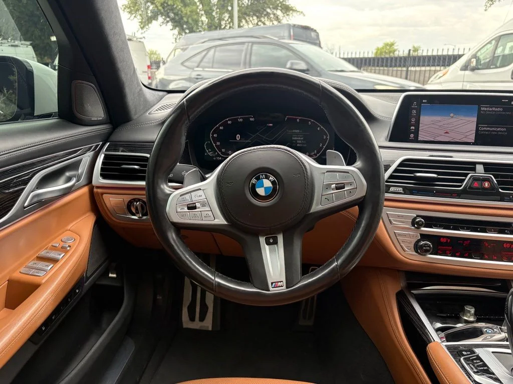 Used 2022 White BMW 750i xDrive image 6