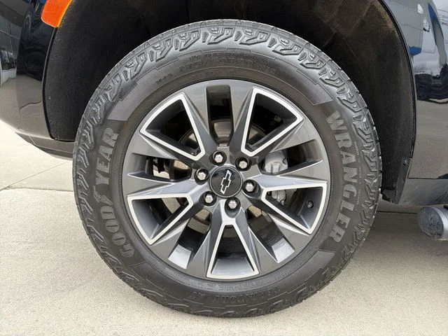 Used 2023 Black Chevrolet Z71 image 12