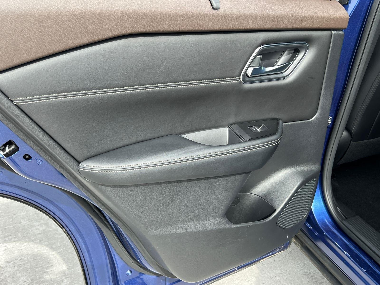 Used 2023 Caspian Blue Metallic/Super Black Nissan Platinum image 22