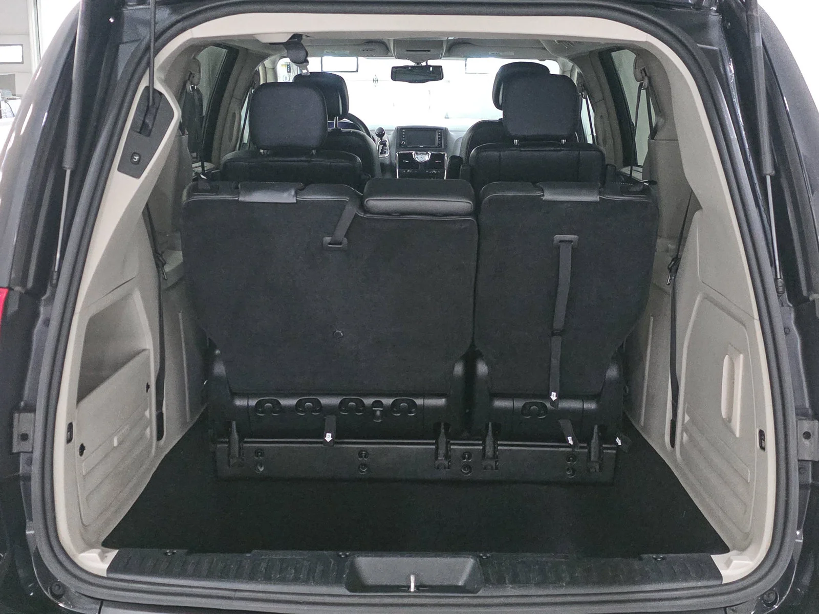Used 2013 Black Chrysler Touring-L image 17