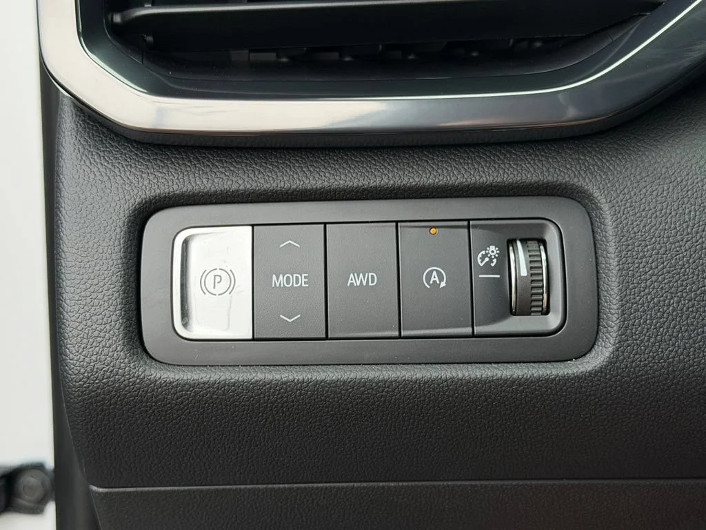 2026 GMC Acadia AT4 - Photo 8