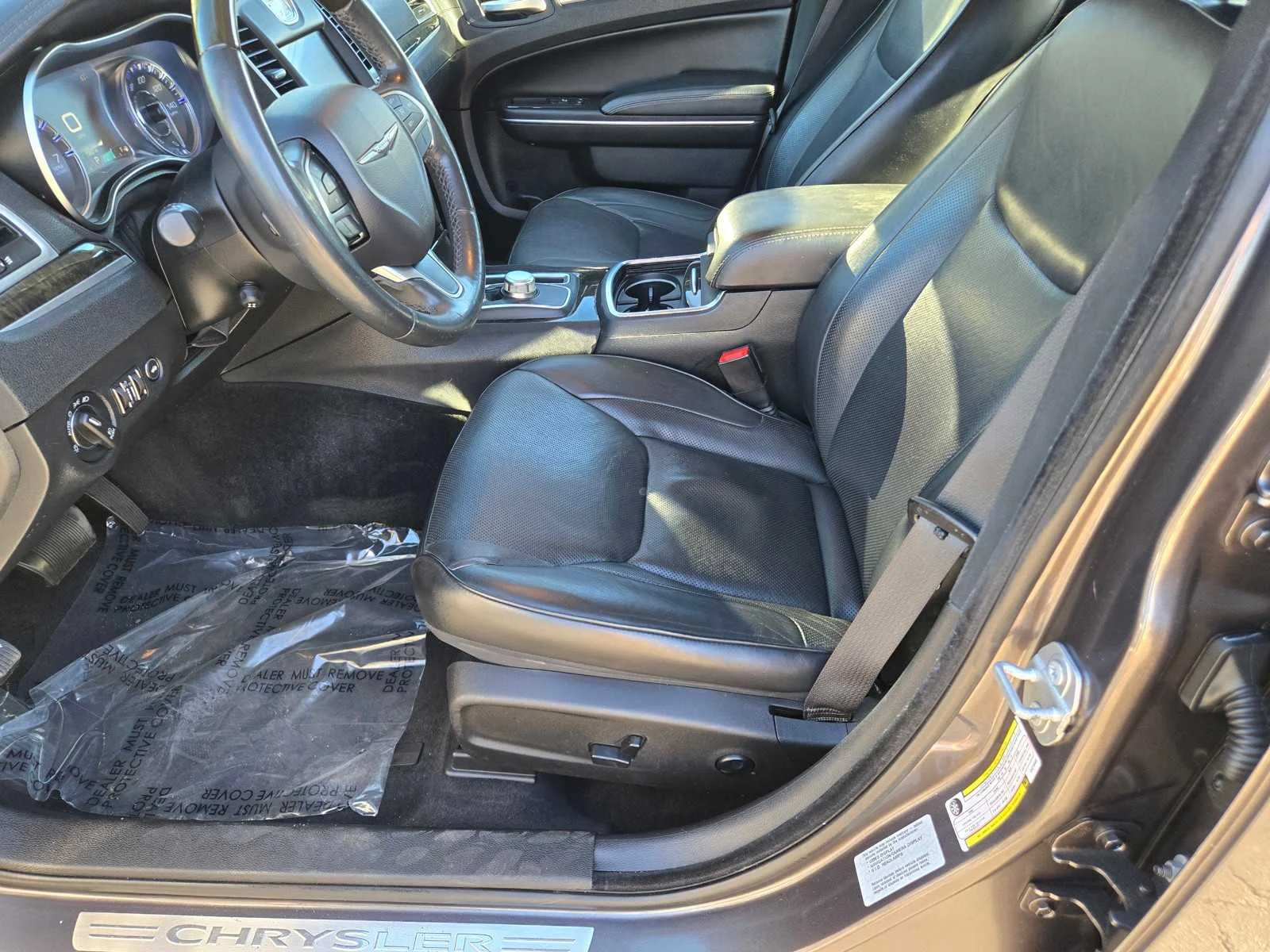 Used 2016  Chrysler 300C image 18