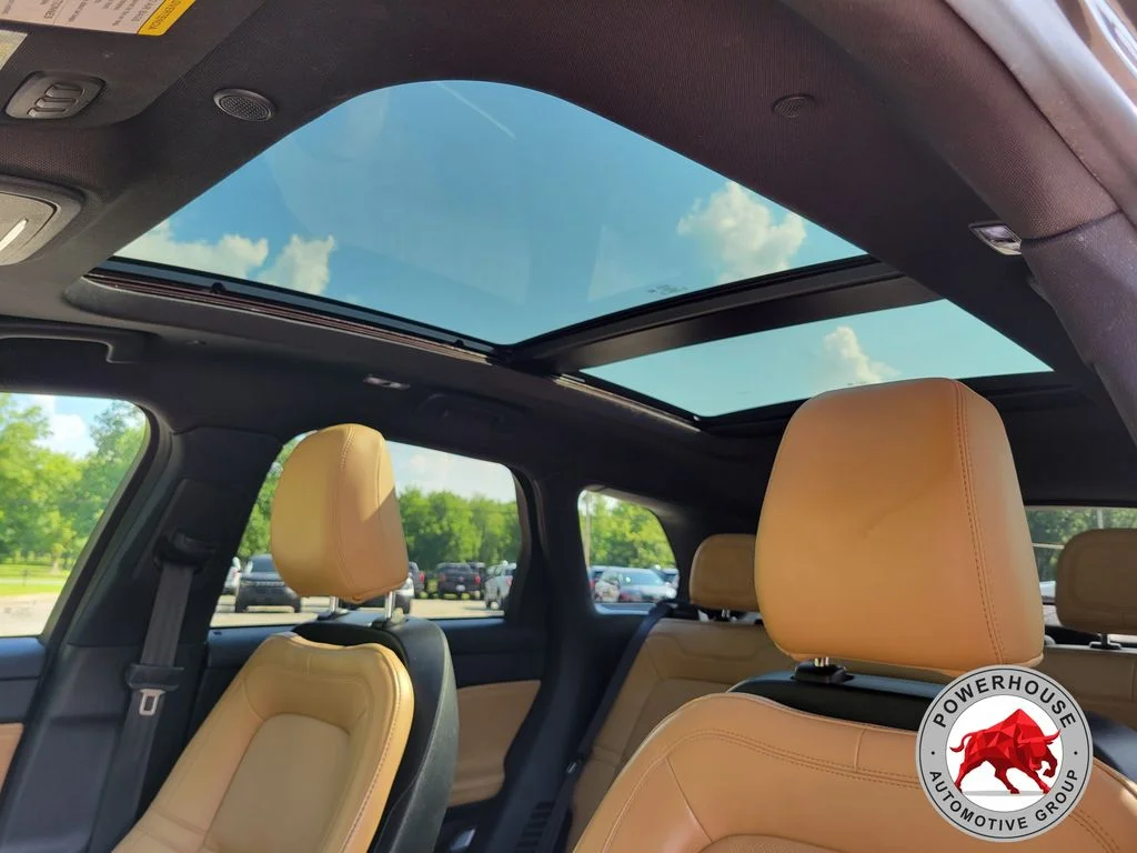 Used 2021 Gray Lincoln Reserve image 25