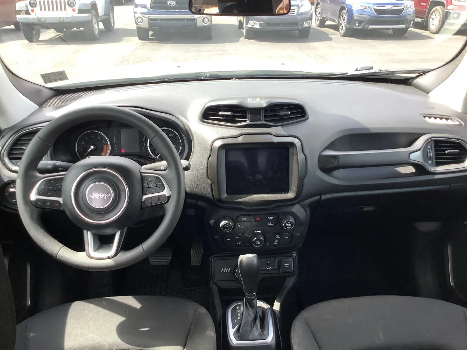 Used 2023 Alpine White Clearcoat Jeep Latitude image 10