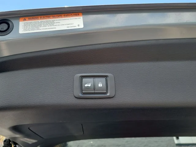Used 2025 Gray Mitsubishi SE image 9