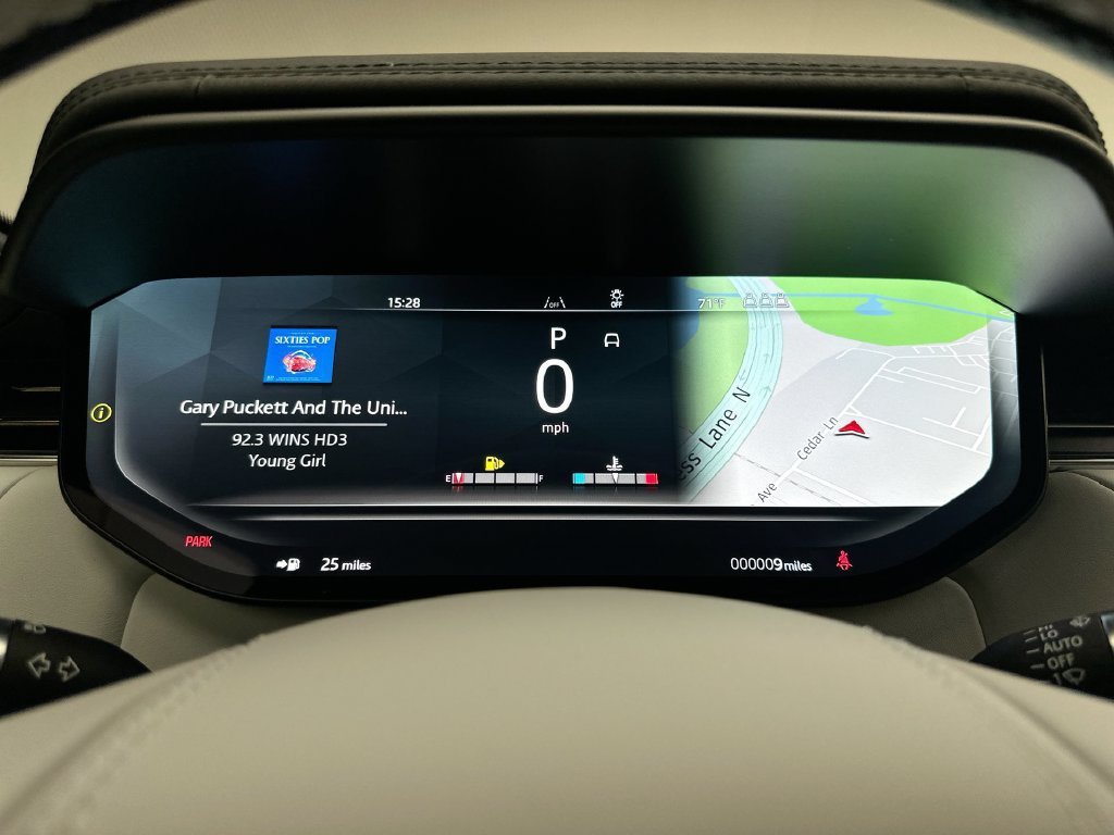 New 2027 Charente Grey Prem Met Land Rover Dynamic SE image 15
