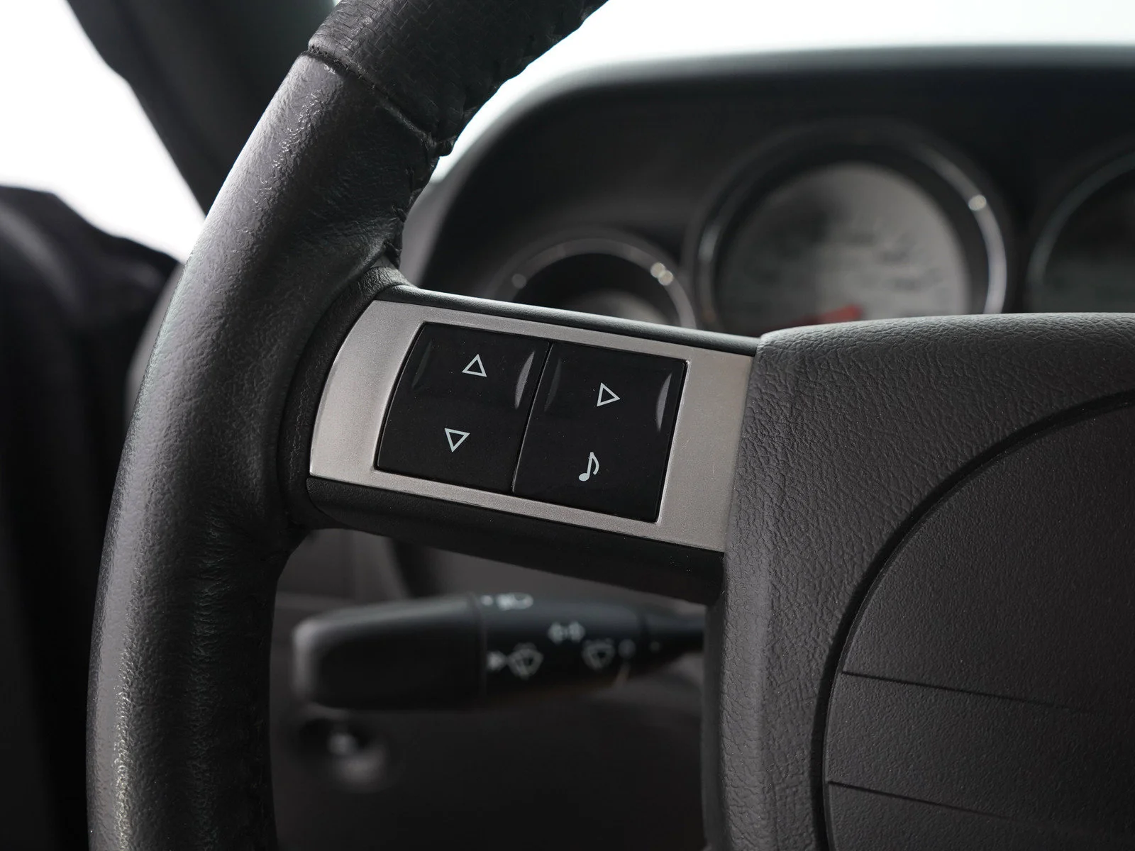 Used 2008 Brilliant Black Crystal Pearlcoat Dodge SRT8 image 27