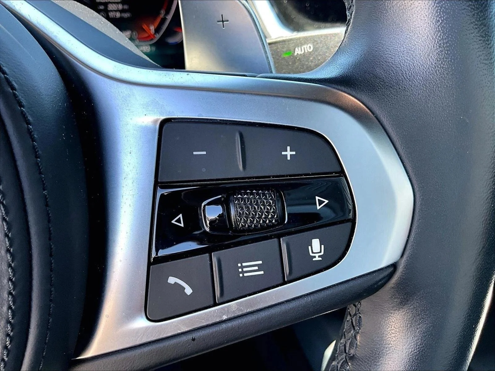 Used 2023 Skyscraper Grey Metallic BMW sDrive30i image 18