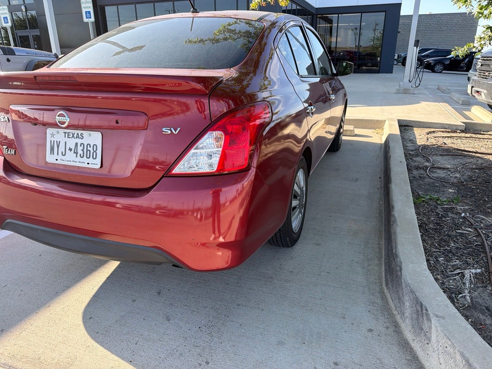 Used 2019 Cayenne Red Metallic Nissan 1.6 SV image 11