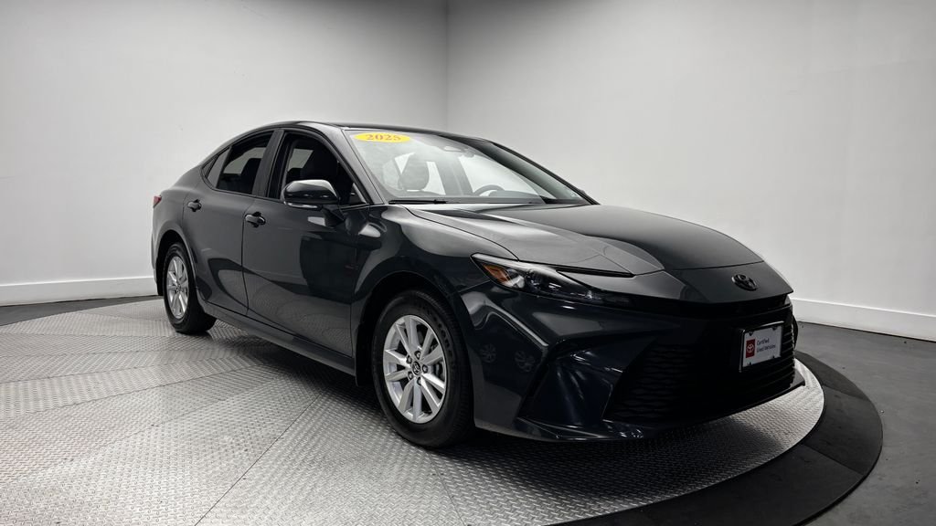 Used 2025  Toyota LE image 38