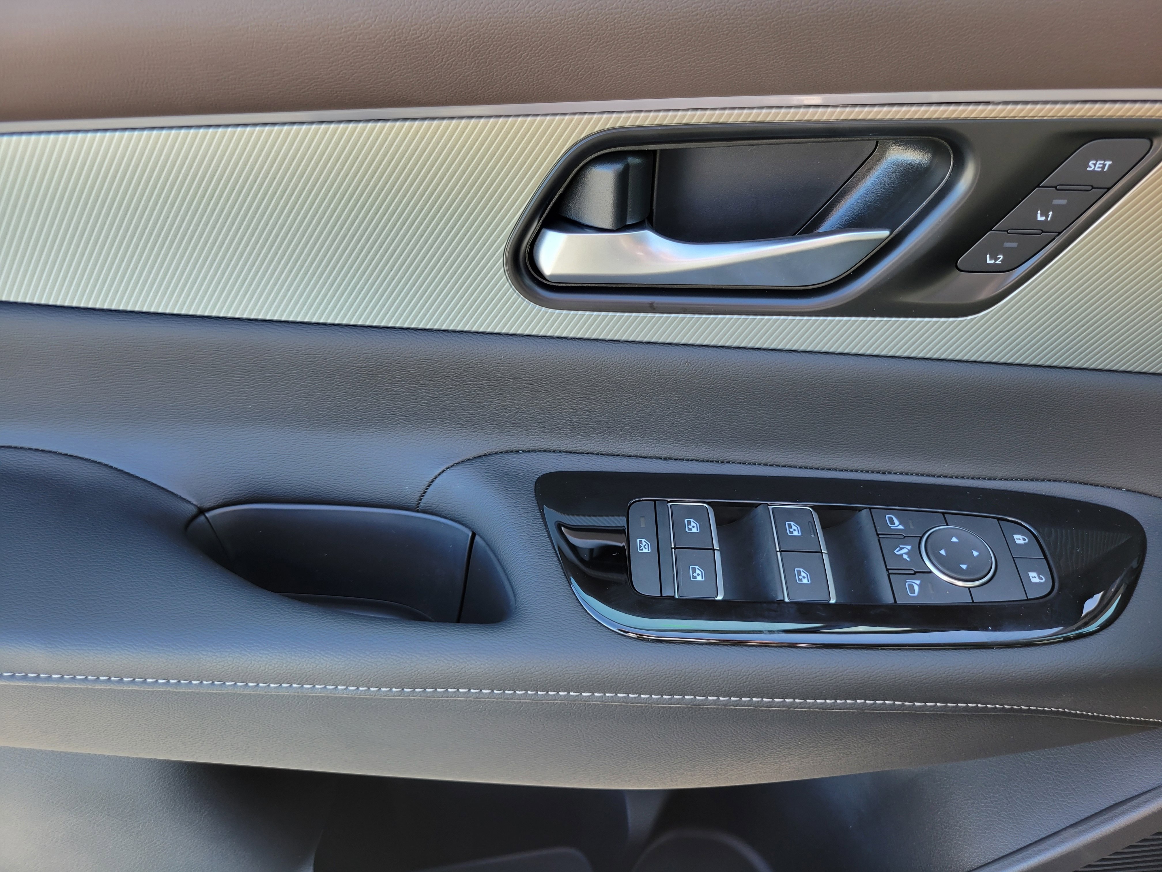 New 2026 Champagne Silver Metallic Nissan Platinum image 28
