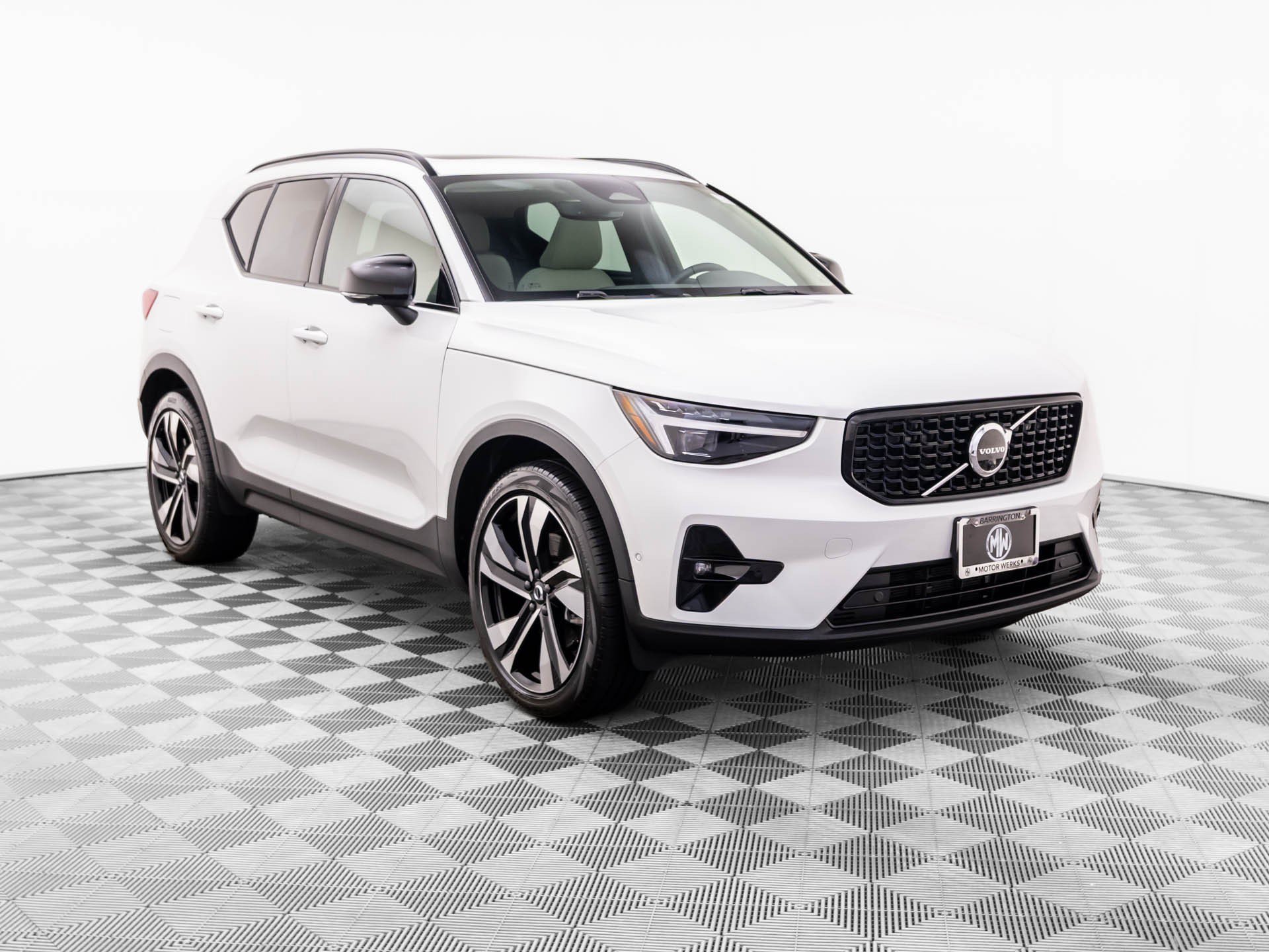 Used 2023 White Volvo Ultimate image 9