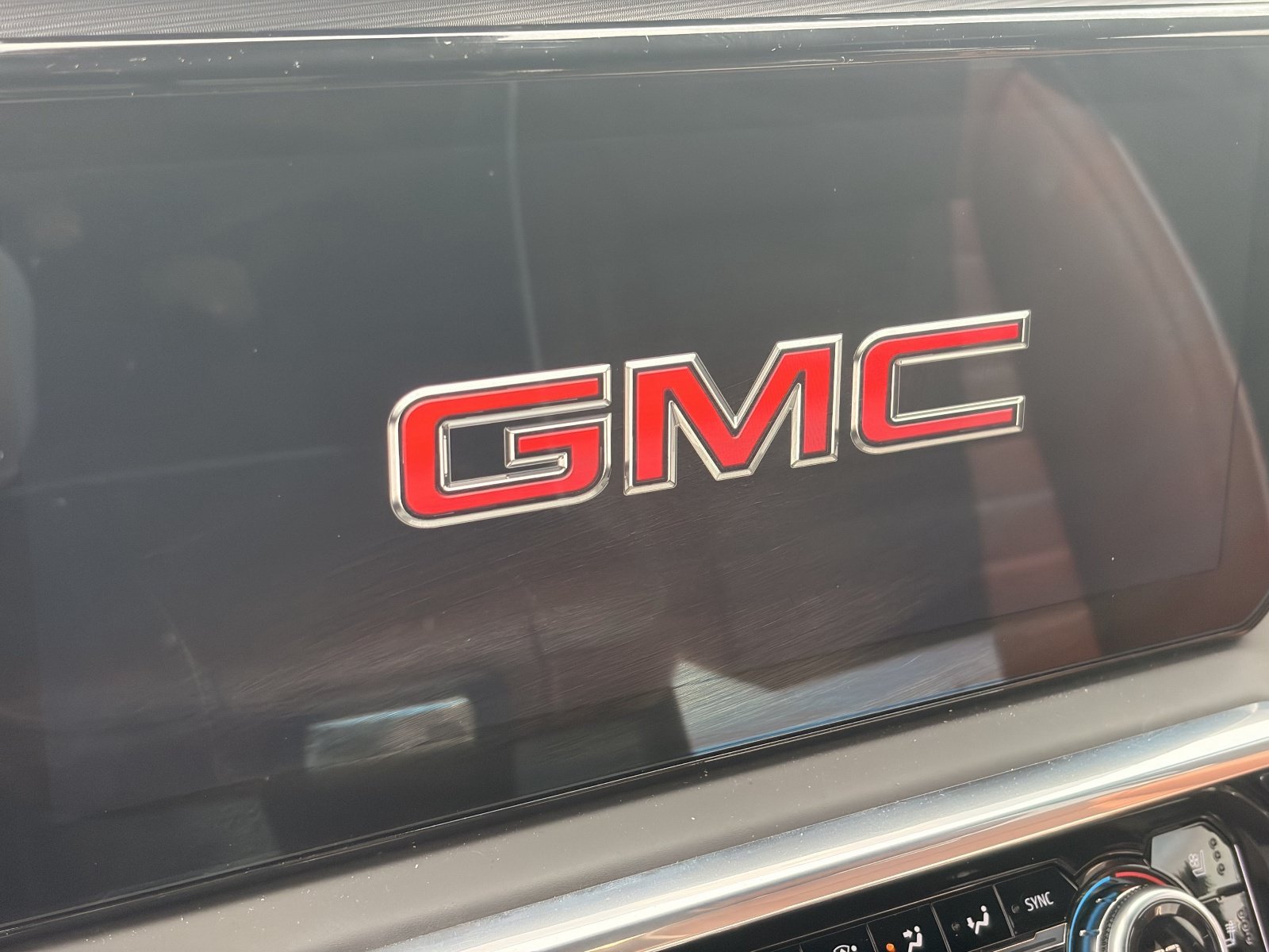 Used 2025 White Frost Tricoat GMC Denali Ultimate image 17