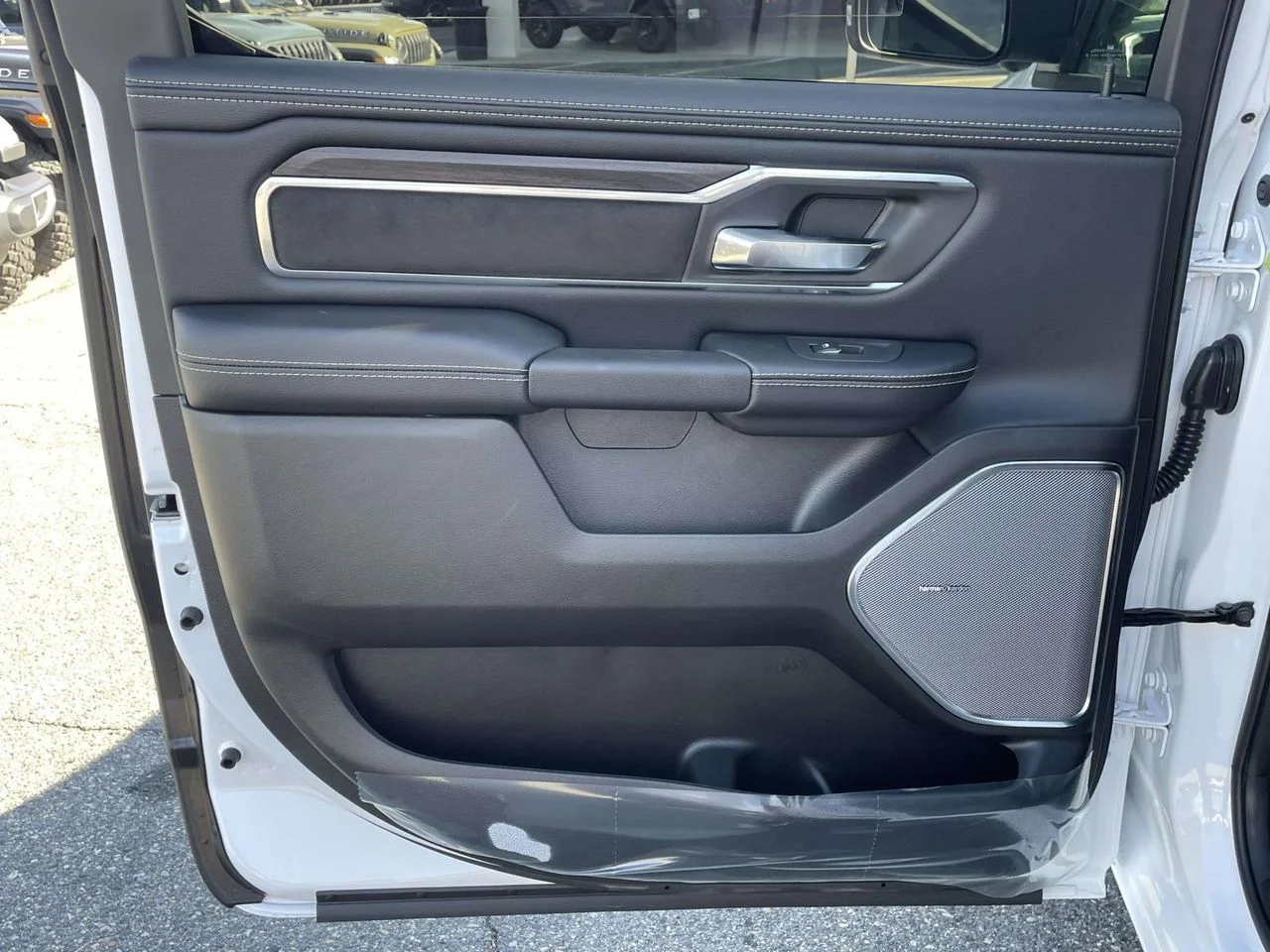 New 2026 Bright White Clear-Coat Exterior Paint RAM Laramie image 20
