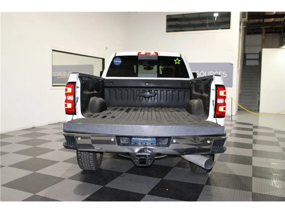 Used 2018 Summit White Chevrolet LTZ image 20